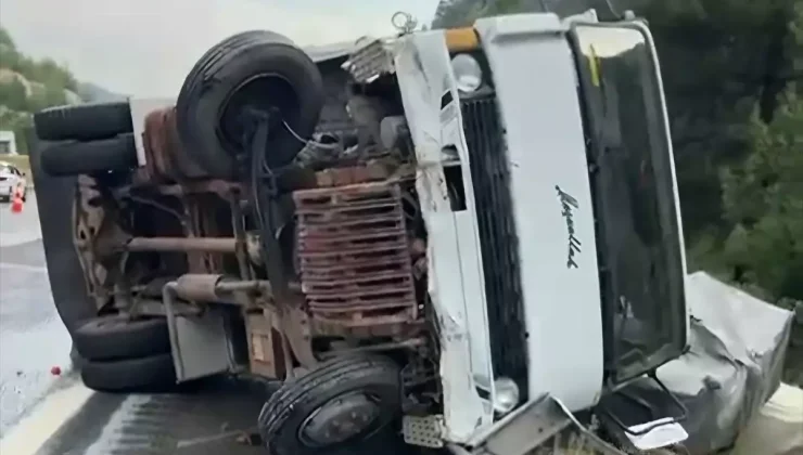 Adana’da trafik kazasında 2 kişi yaralandı