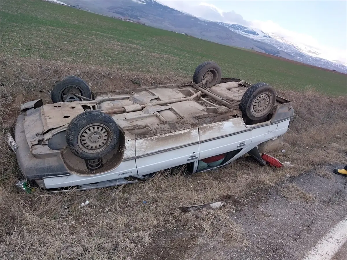 Amasya’da Şarampole Devrilen Otomobilin Sürücüsü Yaralandı
